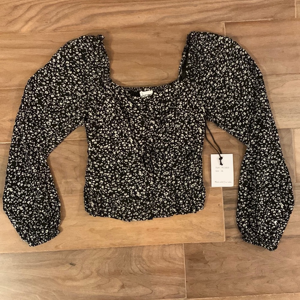 Square neckline long sleeve floral top